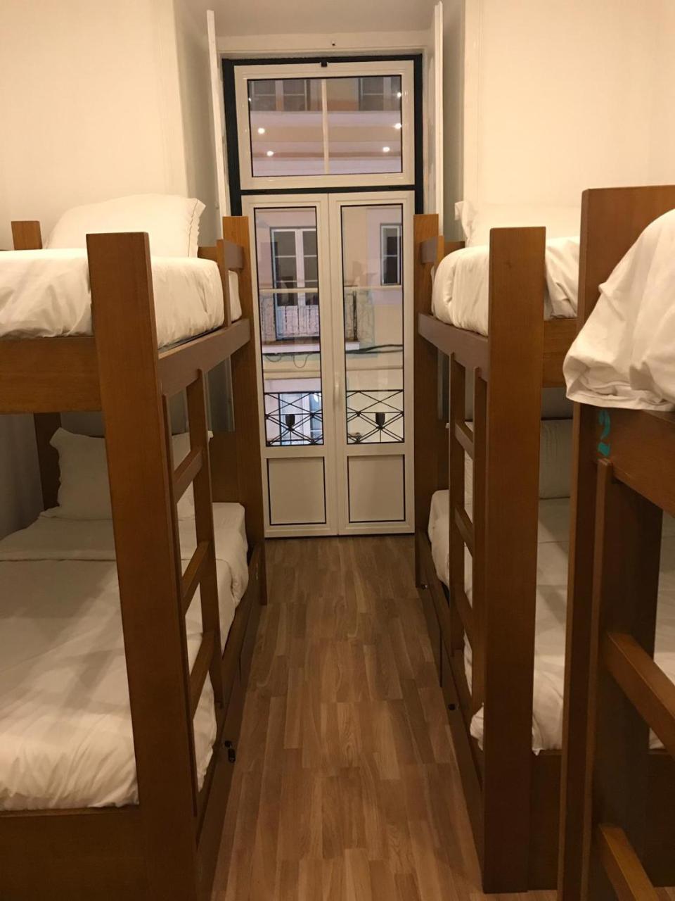 จัสต์ ลิสบอน Hostel ภายนอก รูปภาพ